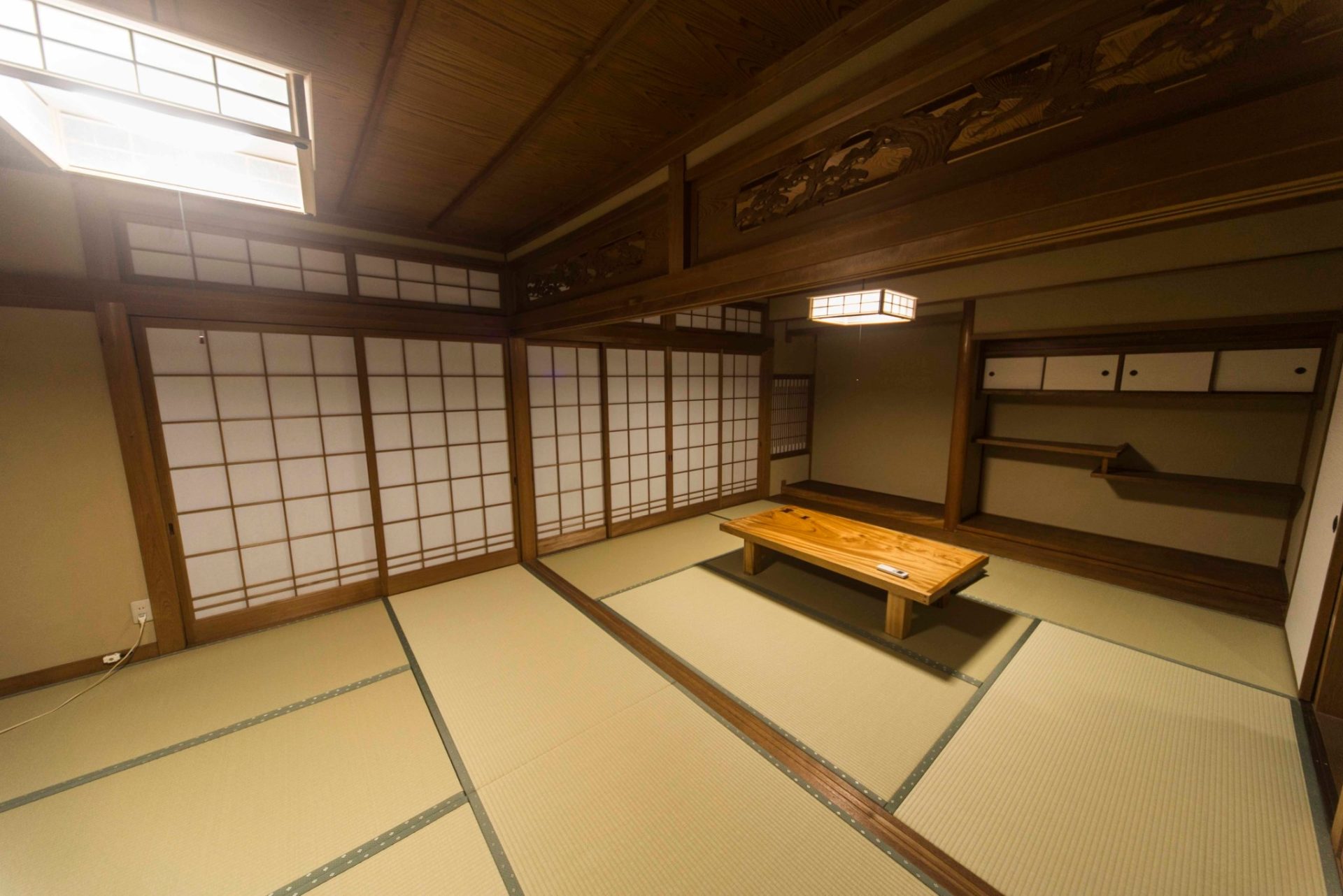 2階は2つの部屋の仕切りを取って1つの部屋に（畳・建具を新調）